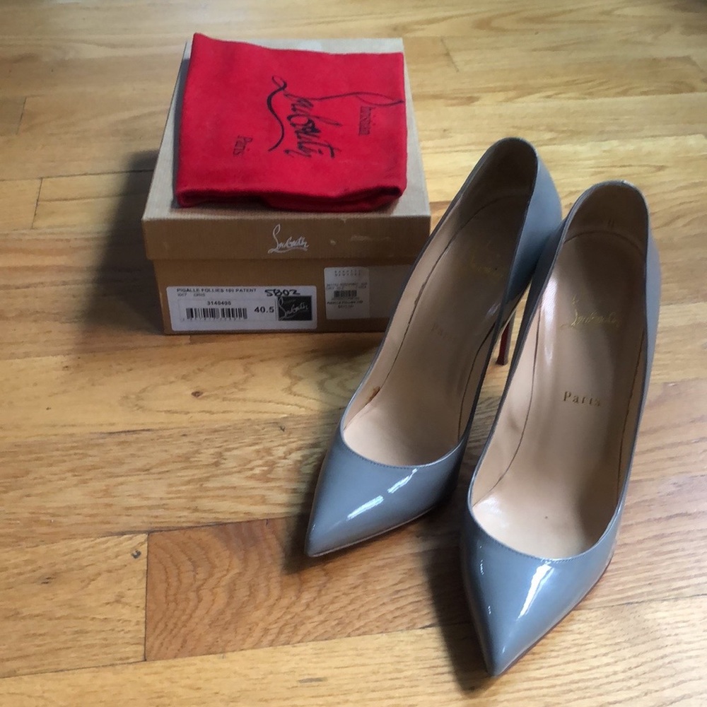 Christian Louboutin, Pigalle Follies 100 Patent Leather, Gris.